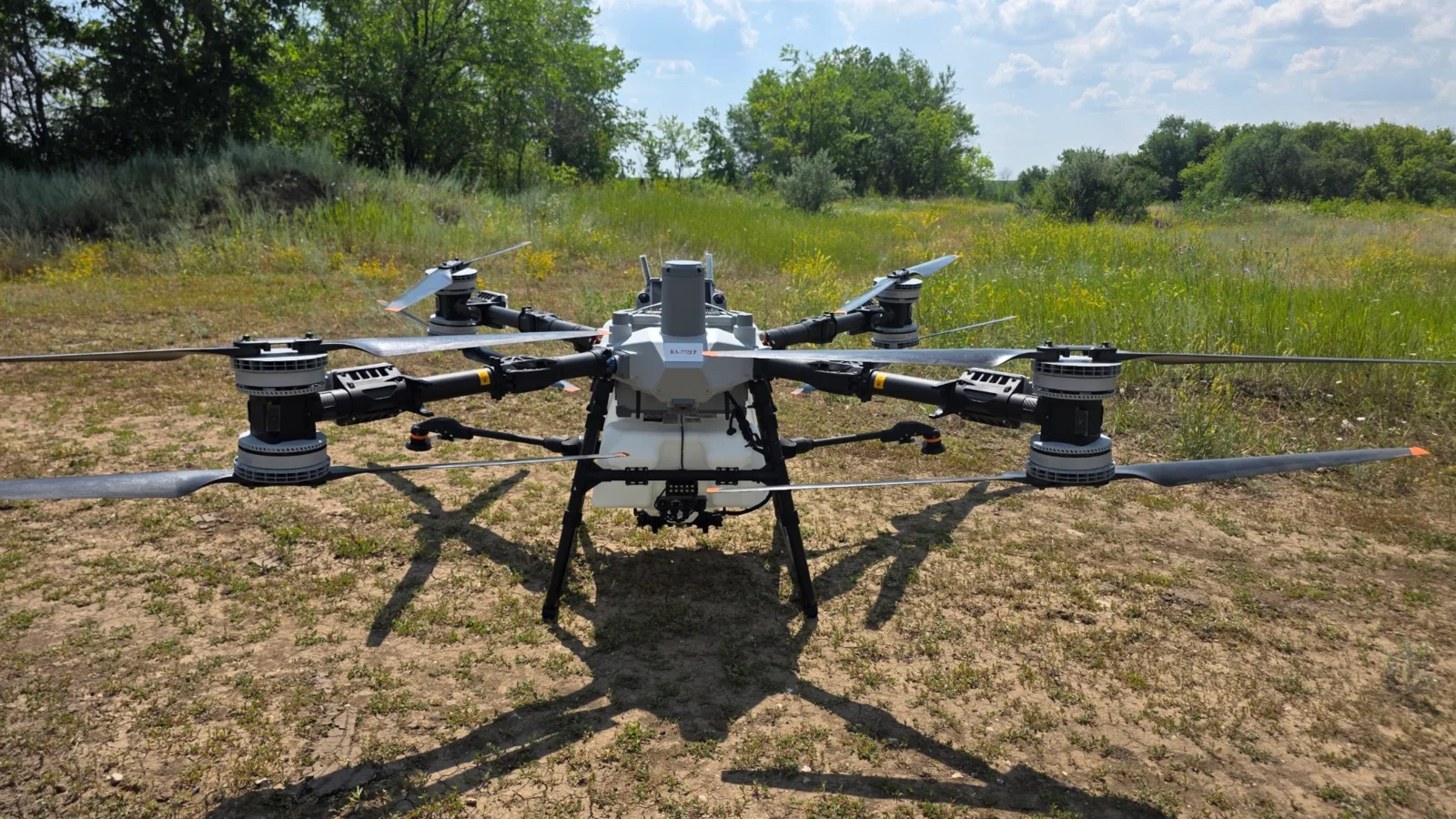 DJI Agras T100 AGI Systems, вид спереди